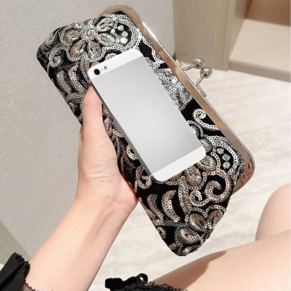 Vintage Style Silver Sequin Evening Bag - Picture 6 of 6